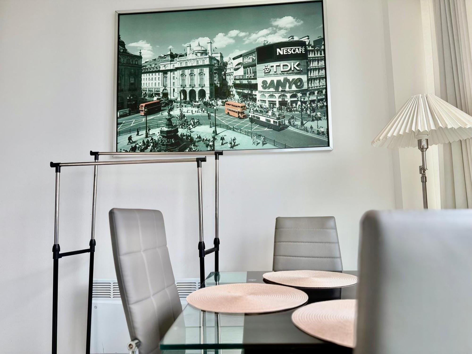 Stunning!!! City-Center!! Retreat With Modern Amenities バーミンガム エクステリア 写真